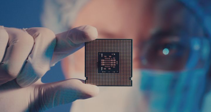 &lsquo;Get in the boat and row&rsquo;, Commerce Sec tells US chip industry